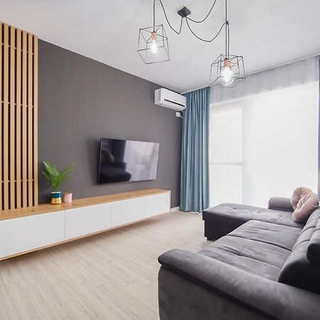 Pinkwood Harmony Apartment Oradea Bagian luar foto