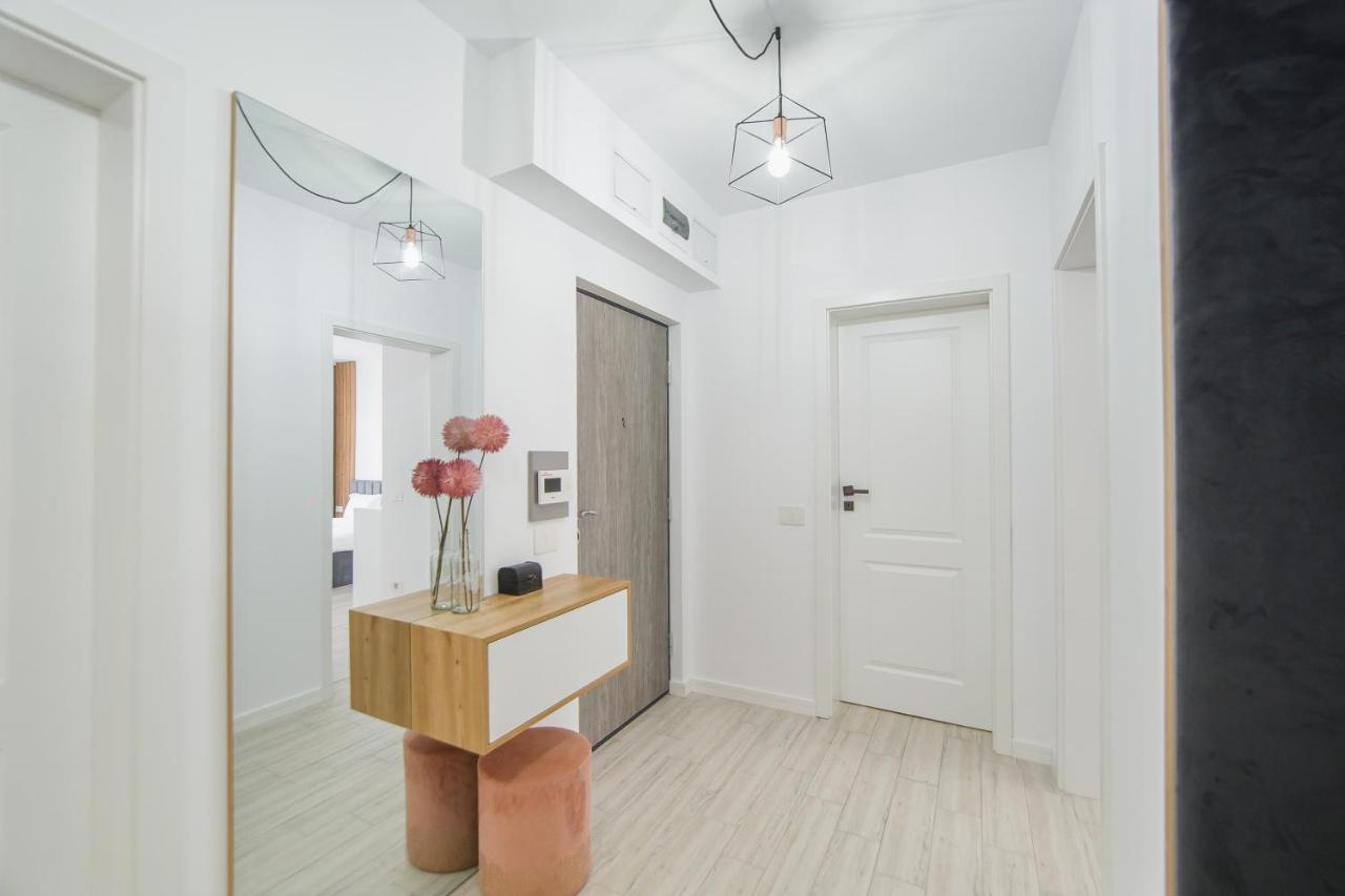 Pinkwood Harmony Apartment Oradea Bagian luar foto