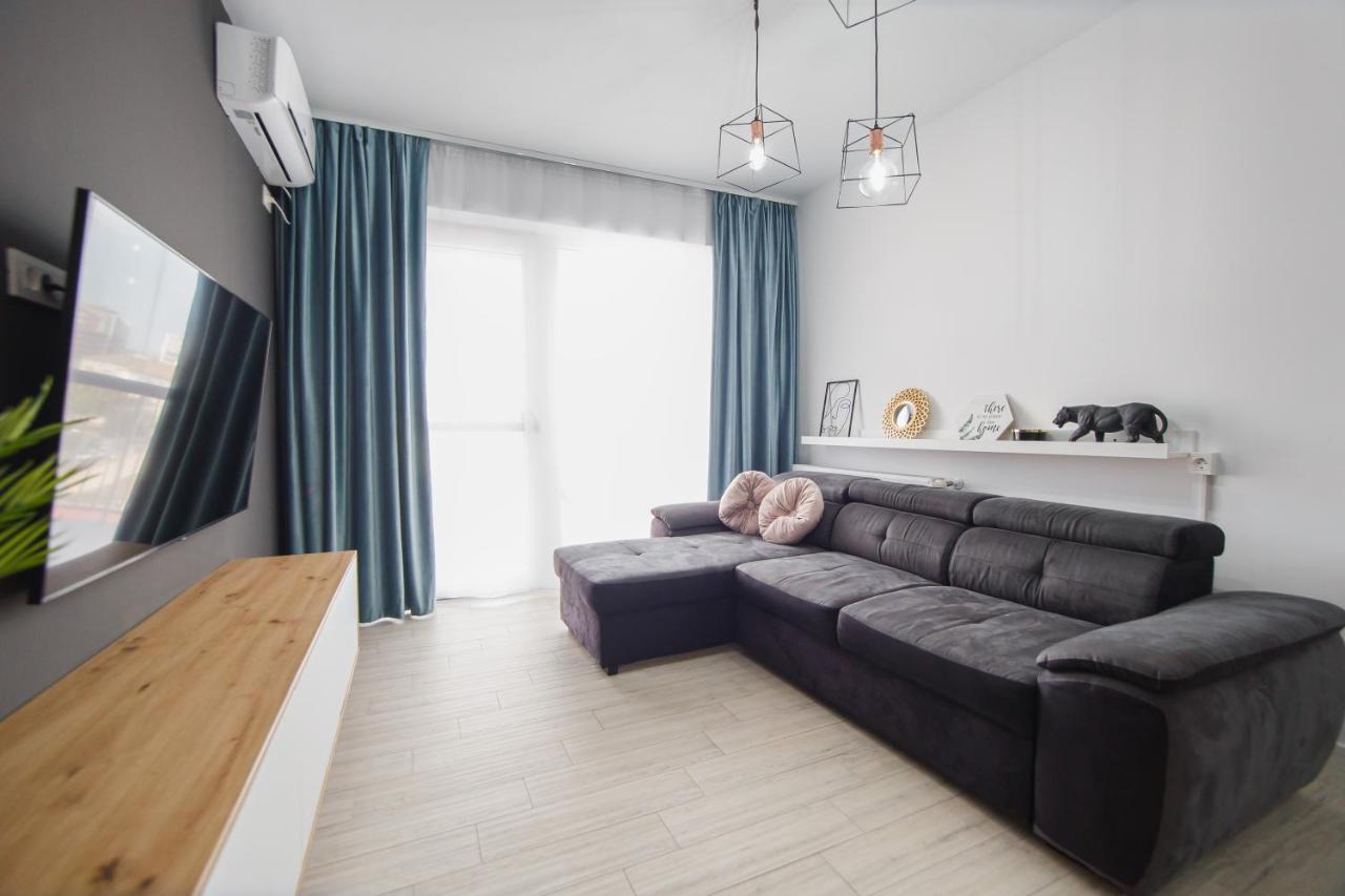 Pinkwood Harmony Apartment Oradea Bagian luar foto