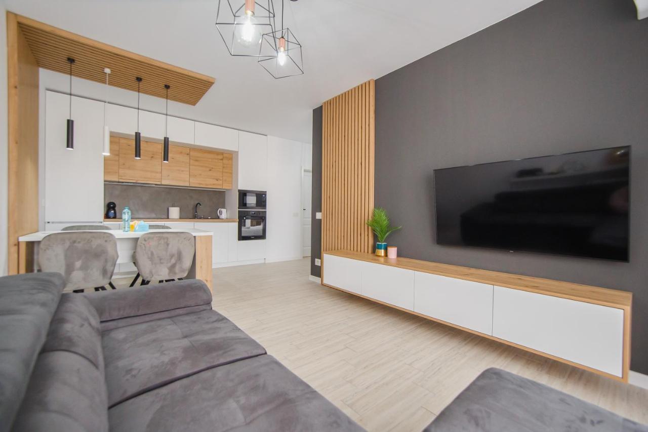 Pinkwood Harmony Apartment Oradea Bagian luar foto
