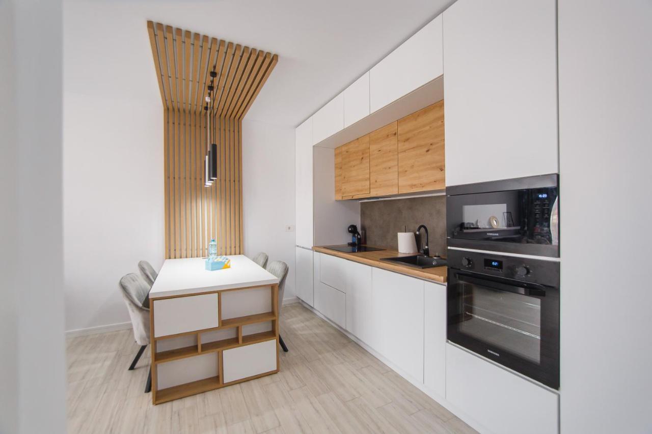 Pinkwood Harmony Apartment Oradea Bagian luar foto